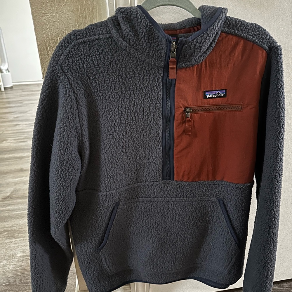 Men’s Patagonia Gray and Rust Fleece Jacket